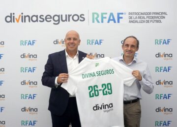 <div>La Real Federación Andaluza de Fútbol «se viste» de Divina Seguros</div>